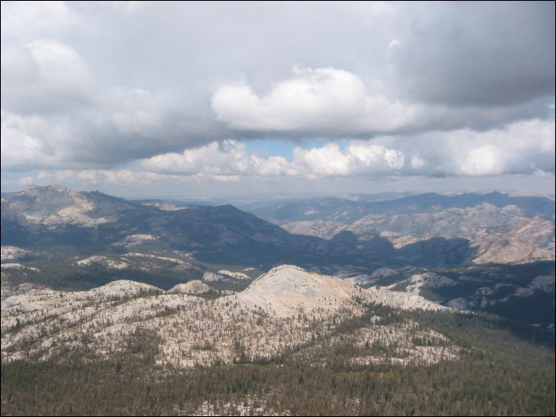 2005-09-09 Cathedral Peak Hen (09) Pano1g Medlicott Dome